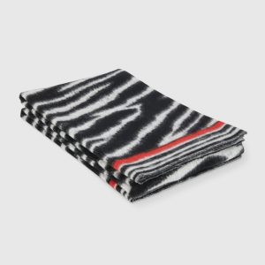 Cleopatra 130x190 cm plaid blanket in animalier wool (Black & White)