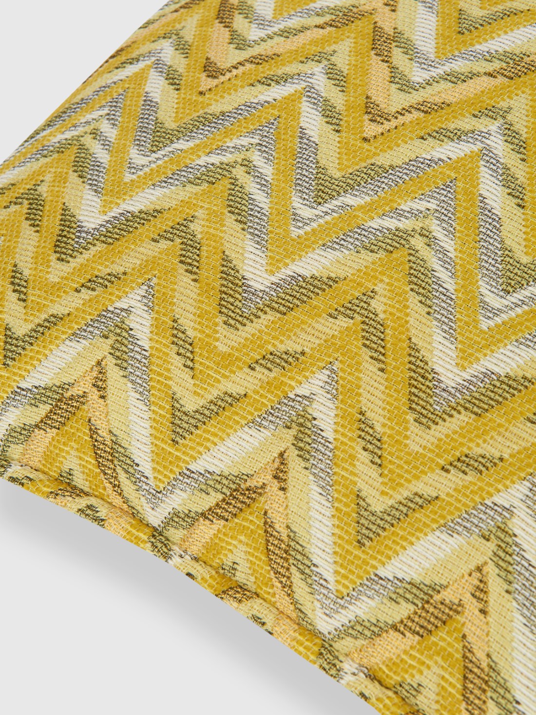 Bleatched 40x40 cm 3D effect chevron cushion (Yellow)