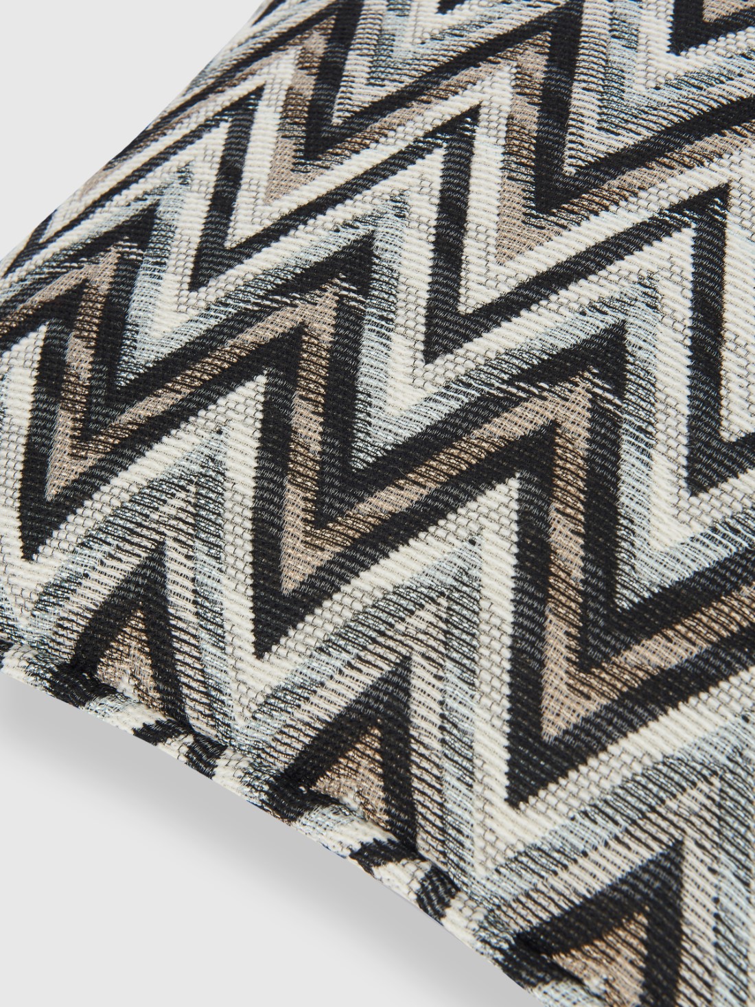 Bleatched 40x40 cm 3D effect chevron cushion (Black)