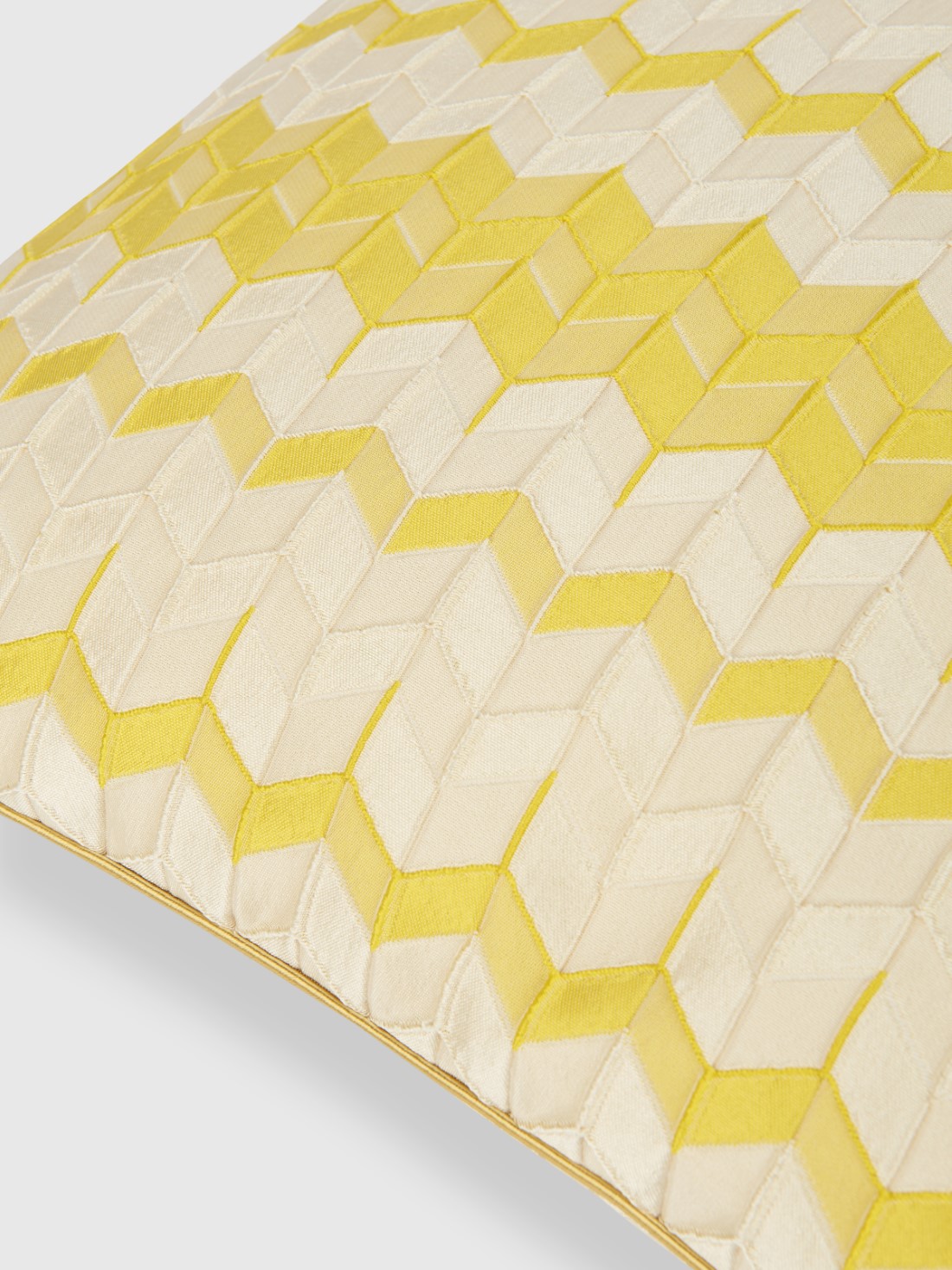 Tread 40x40 cm chevron 3D effect cushion (Yellow)