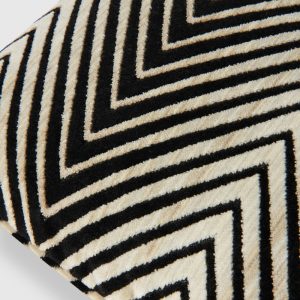 Ziggy 30x60 cm viscose blend zigzag cushion (Black & White)